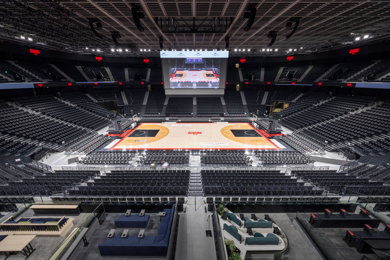 移動観覧席（フルオート／セミオート／マニュアル）搭載イス「Largo ラルゴ」